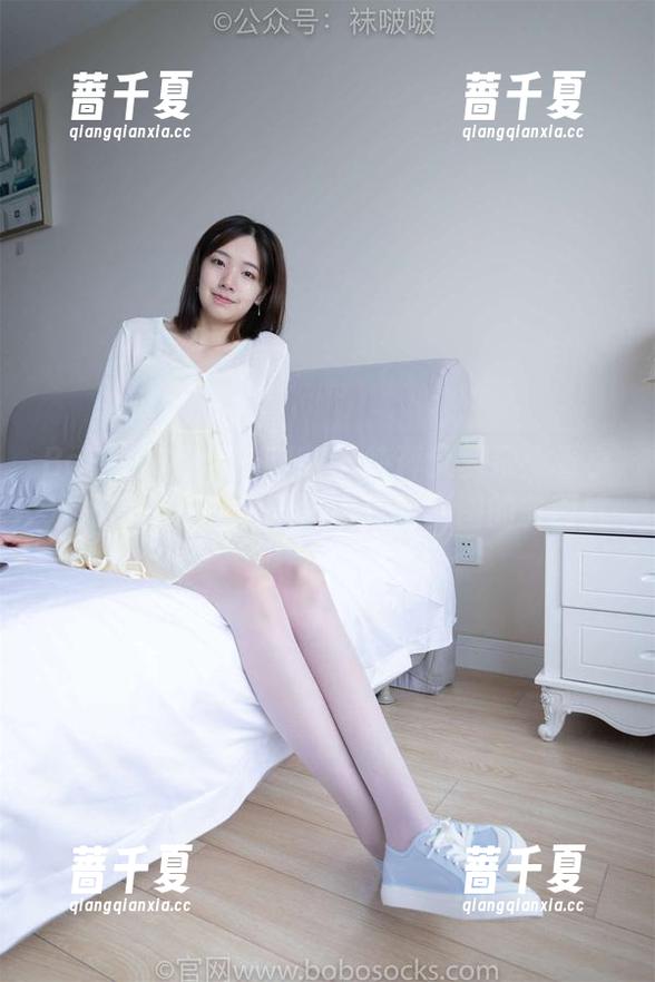 BoBoSocks袜啵啵-小米 BoBoSocks袜啵啵 - 纯粹又复杂:看小米如何在《白棉袜》中玩转原图的多面性