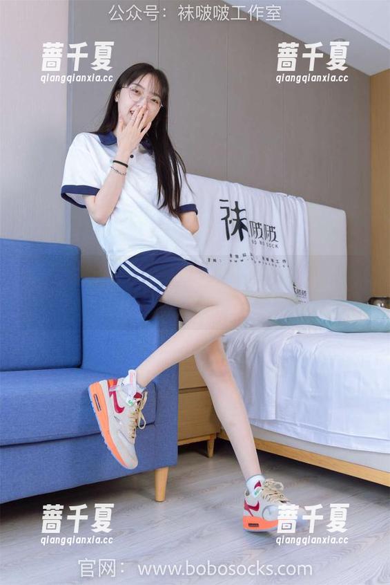 BoBoSocks袜啵啵-涵涵 BoBoSocks袜啵啵 - 涵涵的运动鞋带你走出舒适圈,这组写真可能有点小俏皮。