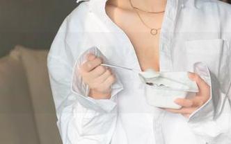 双人模式启动！Hyoyeon(김효연)和影子的互动精彩，全集下载不给力就可惜了！