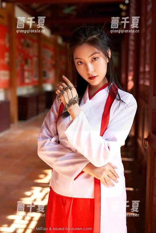 MiiTao蜜桃社 - 看咕噜Sweet怎么玩转泳衣合集：一仰头就让你乐开花！