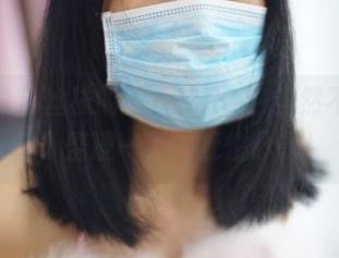 这组白色丝袜的图片，ROSI当然不能保留，整理一下，赶快分享！