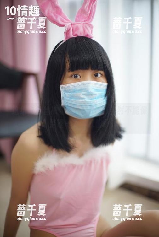 这组白色丝袜的图片，ROSI当然不能保留，整理一下，赶快分享！