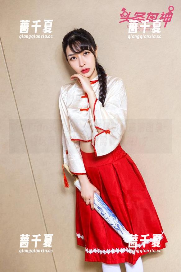 TouTiao头条女神 - 李思彤的高清图集：看这清纯学妹，谁需要滤镜！？