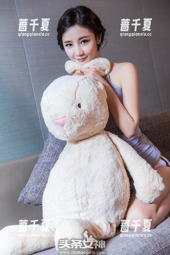 TouTiao头条女神 - 资源分享：梁芮溪的美腿，不知道为什么就是有种神奇的魔力，哈哈，真的忍不住瞅了好久。