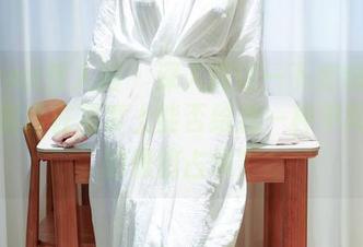 Xiuren秀人网 – 深入探讨一下定制黑色，周媛媛在写真上能否给我一种不同寻常的黑暗占领？