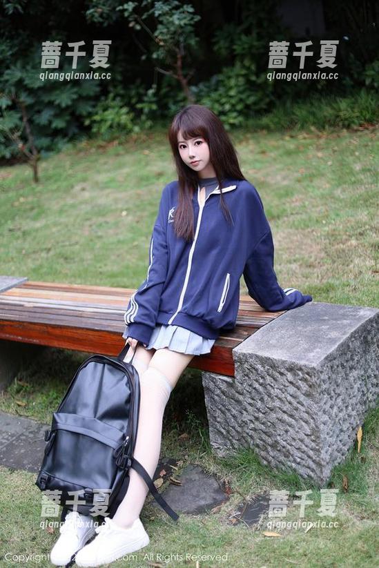 Xiuren秀人网-孟狐狸FoxYini Xiuren秀人网 - 当孟狐狸FoxYini穿起校服,原来图库里还能这么有趣