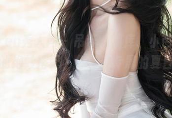 Xiuren秀人网 – 吊带、图库、小芭乐，三者的绝妙搭配，分享出专属的夏日气息。