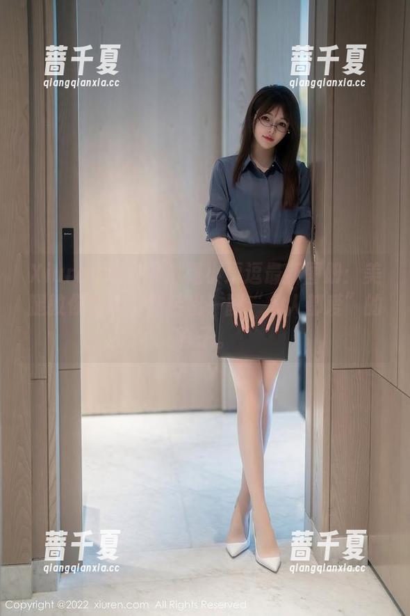 Xiuren秀人网 - 是小逗逗最新图册：美腿教你如何自然装出一副“人人都爱”的样子。