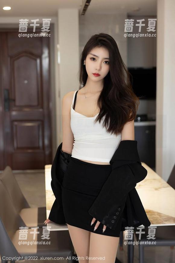 Xiuren秀人网 - 梦娜Vanessa化身秘书：美图和小心机并存，抓紧别走神哦！