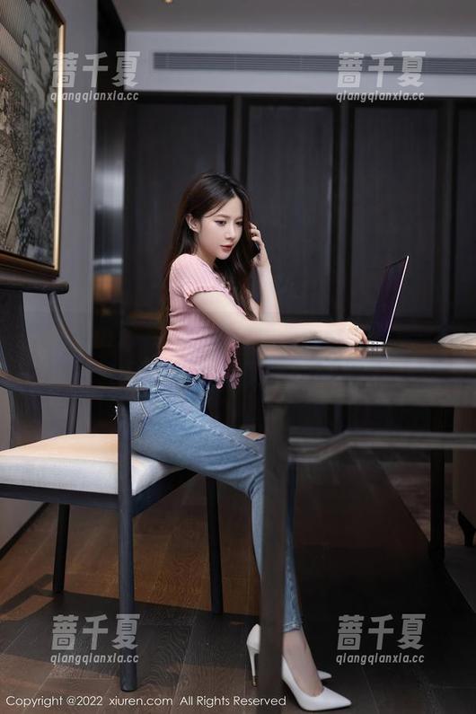 Xiuren秀人网 - 观看蛋蛋宝的JK，内心正在打斗：真香or真尴尬？