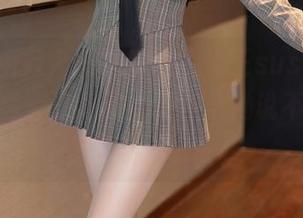 Xiuren秀人网 – 啧，雯大王susie这女仆写真蛮有意思的，女仆与她说不清的关系真让人好奇。