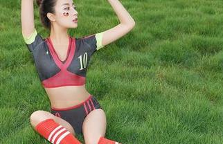 YouMi尤蜜荟 – 颜美汐的圣诞图包无意间让我意识到：原来美丽也可以像雪花一样俏皮，怎么会这样？