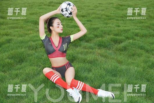 YouMi尤蜜荟 - 颜美汐的圣诞图包无意间让我意识到：原来美丽也可以像雪花一样俏皮，怎么会这样？