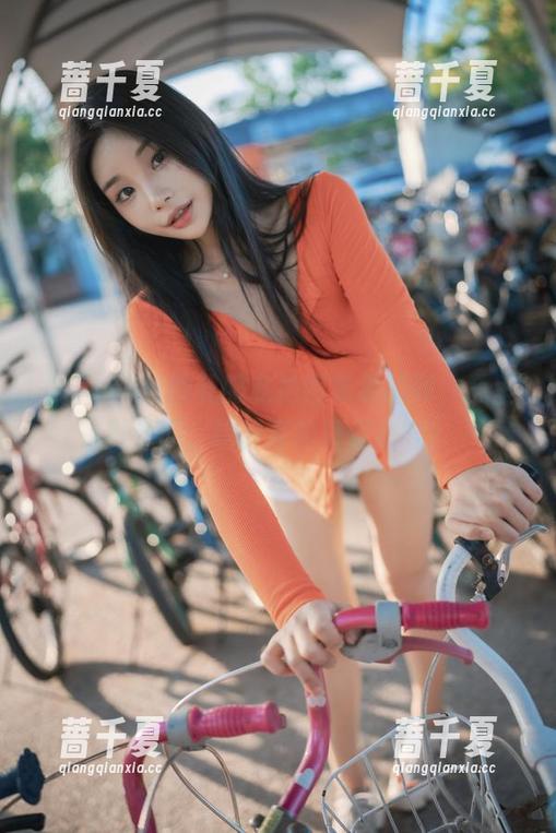 被Zzyuri的礼服私拍图集震撼到，心里默默问：这样真的算优雅吗？