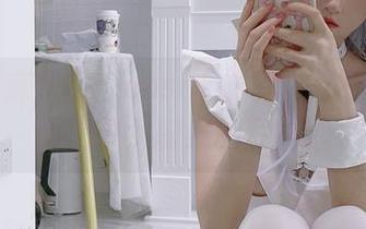 最新图库作品：coser衣衣以微妙姿态勾勒出少女前线的紫雨心