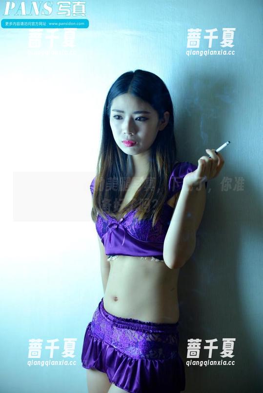pans - 雯雯的美腿写真，下载了，你准备好了吗？