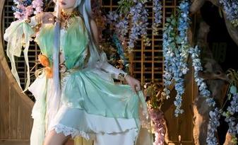 七月喵子，灰丝袜写真，再次证明‘少即是多’！