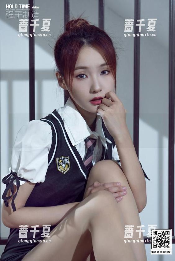 丽柜-司琪 丽柜 - 一张油亮的写真:司琪,就像快要滑走的冰淇淋,真不敢吃