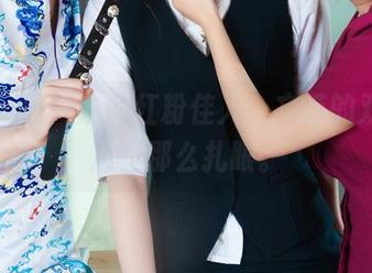 丽柜 – 照片中的红粉佳人，文芮的双生花总是那么扎眼。