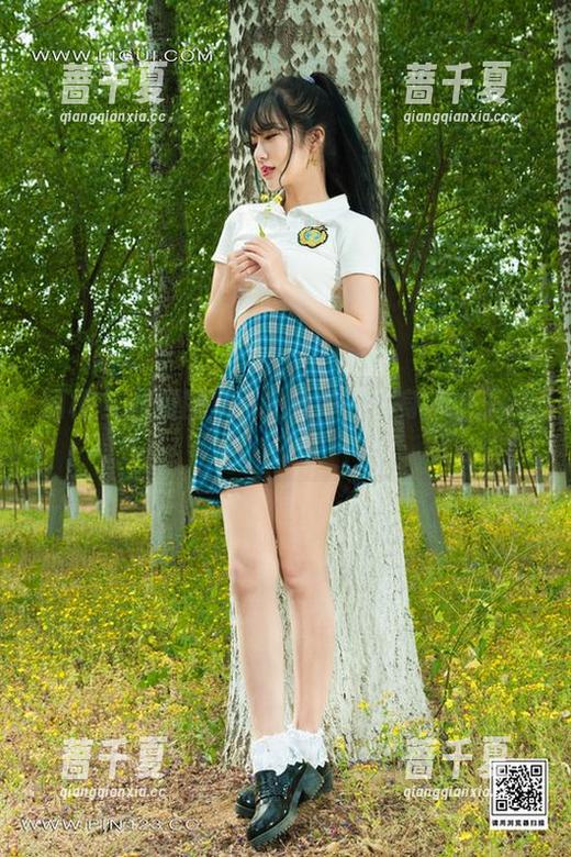 丽柜 - 这组图集：文静泳装化身水中王后？