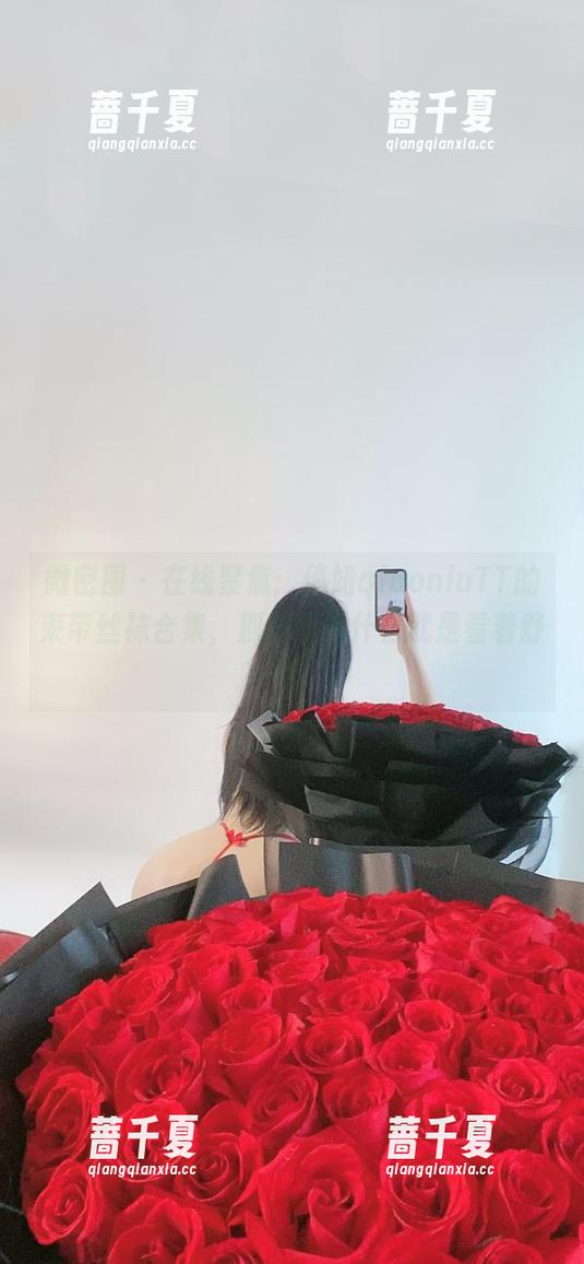 俏妞qiaoniuTT 微密圈 - 在线聚焦:俏妞qiaoniuTT的束带丝袜合集,别问我为什么就是看着舒服