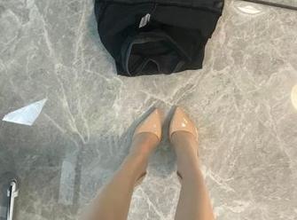 微密圈 – 们是不是该一起晒晒俏妞t的夏日更新套图，哈哈。