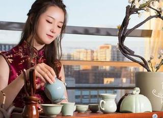 克拉女神 – 点击最新图集，芊芊的时尚与性感果然是一体两面啊。