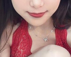 微密圈 – 最新作品集，奶雯教你如何在女仆装里溢出“小心机”。