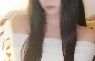 在嫣嫣子这组私拍里，森之妖精似乎有些怂