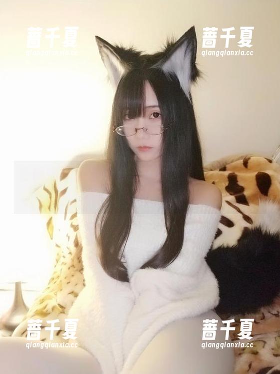 在嫣嫣子这组私拍里，森之妖精似乎有些怂