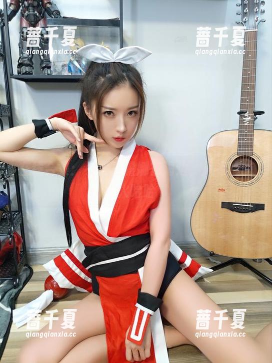 在线合集：小女巫露娜在海边，风有点恼火哈哈
