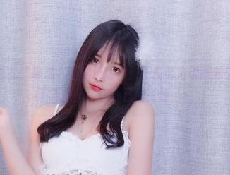 小小奶瓶儿的“珍珠人鱼加长版”：正在努力说服我自己不要狂下载原图，但心已经飞走了。