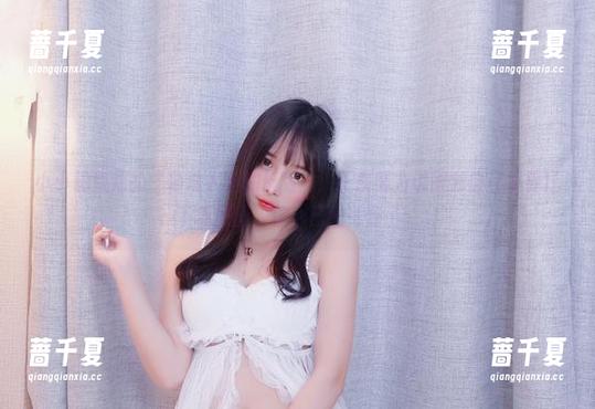 小小奶瓶儿的“珍珠人鱼加长版”：正在努力说服我自己不要狂下载原图，但心已经飞走了。