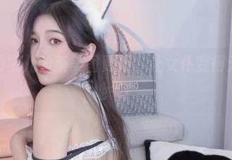 小小奶瓶儿的新美图更新，让女仆变得无比接地气！
