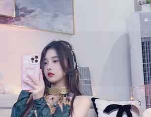 在线感受小小奶瓶儿的白色蕾丝，原图真是让人想一探究竟