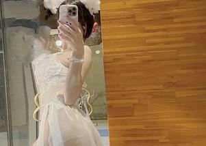 微密圈 – 小玉吃果冻的户外高清写真，我的肚子却因为美食的记忆在唱歌。