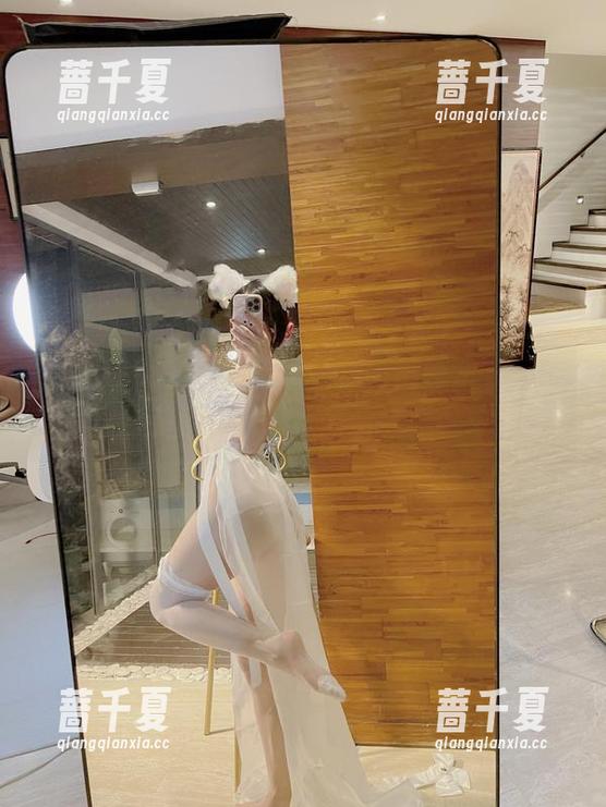 小玉吃果冻 微密圈 - 小玉吃果冻的户外高清写真,我的肚子却因为美食的记忆在唱歌。