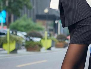 尤蜜荟 – 一直在想，白子嫣的笑靥如花美图，是谁喂的？