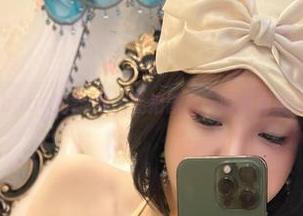 微密圈 – 张鑫baby的22年，私拍图集：时间竟然把我瞧得这么透