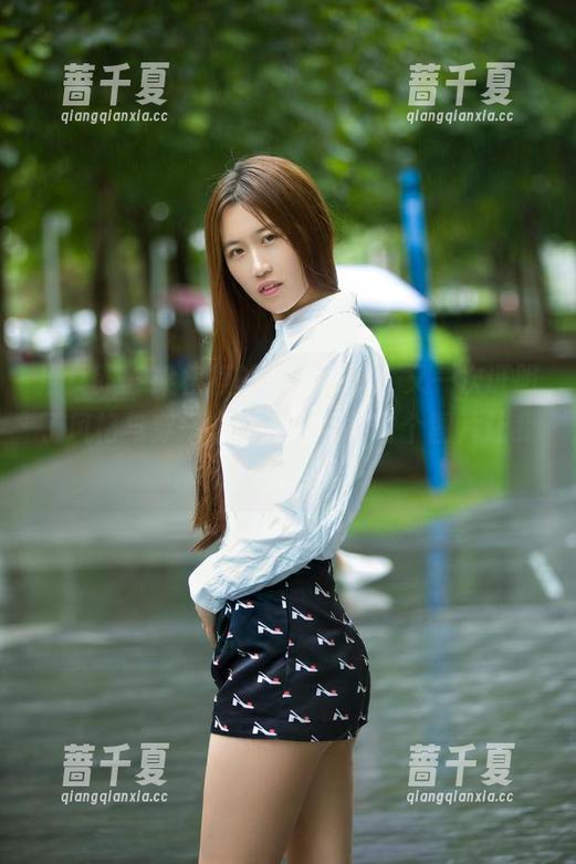 推女郎 - 梁棋棋的套装更新，又一次证明了风格与穿搭之间的搏斗，留个图片让我再感慨一阵吧。