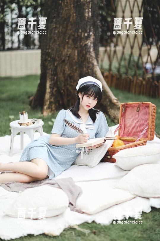 欸，体操服的原图在这里呢，是依酱呀的风格，别错过下载！