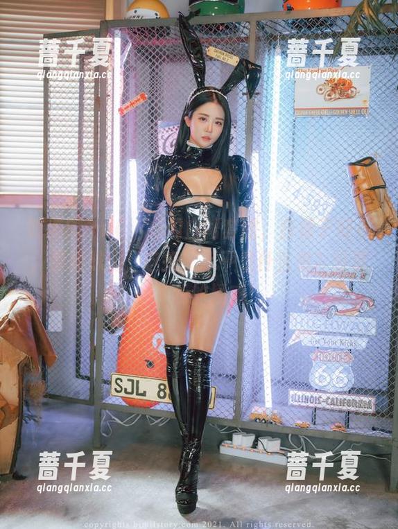 普美Bomi(보미)的白裙套图，白裙子好看，但姐妹们，这搭配水平是什么鬼？分享一下我的疑惑！