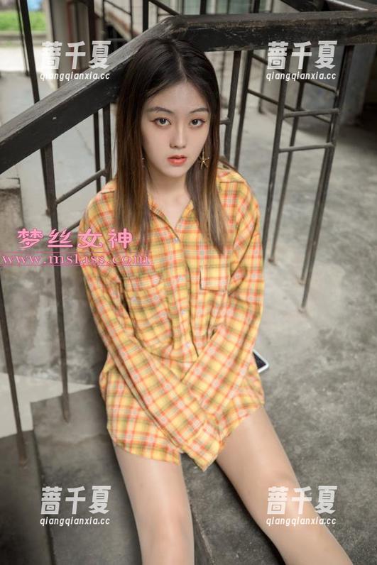 梦丝女神-玥玥 梦丝女神 - 毛衣情缘:玥玥的私拍合集,暖和的外衣下藏着什么