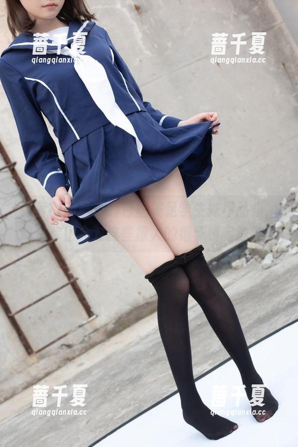 森萝财团最近的白丝美足学生妹作品集，或许你也会对这些撩人的细节情有独钟。
