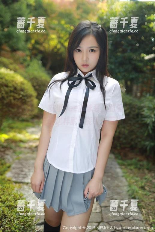 模范学院 - 安琪Yee的泳装，的确无圣光，但谁说这样就不能吸引眼球？