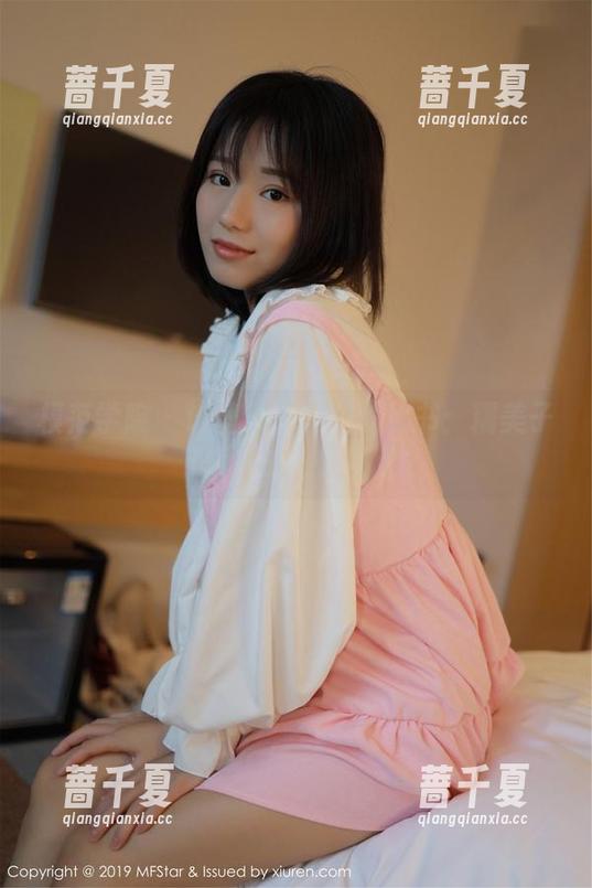 模范学院 - 让壁纸都陶醉的秘书：糯美子Mini的性感写照