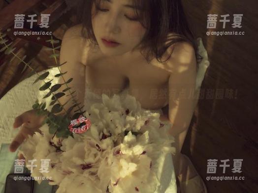 樱晚gigi：这个天使的写真集，居然有点儿甜甜圈味！