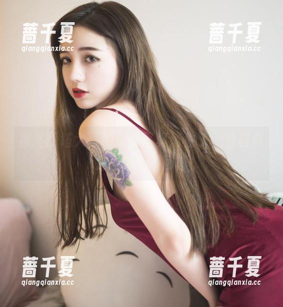 被洛丽塔大哥的女仆写真迷住了，妆容真是画得妙不可言