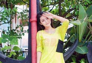 爱蜜社 – 蕾蕾醒了没的原图瑜伽展示：我试着模仿，她灵活如猫，我装乖却像只赶来剁手的袋鼠……