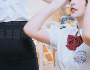 看看神乐坂真东的户外写真，满眼都是秀色，但我发现背景也不赖可惜只能欣赏壁纸而已